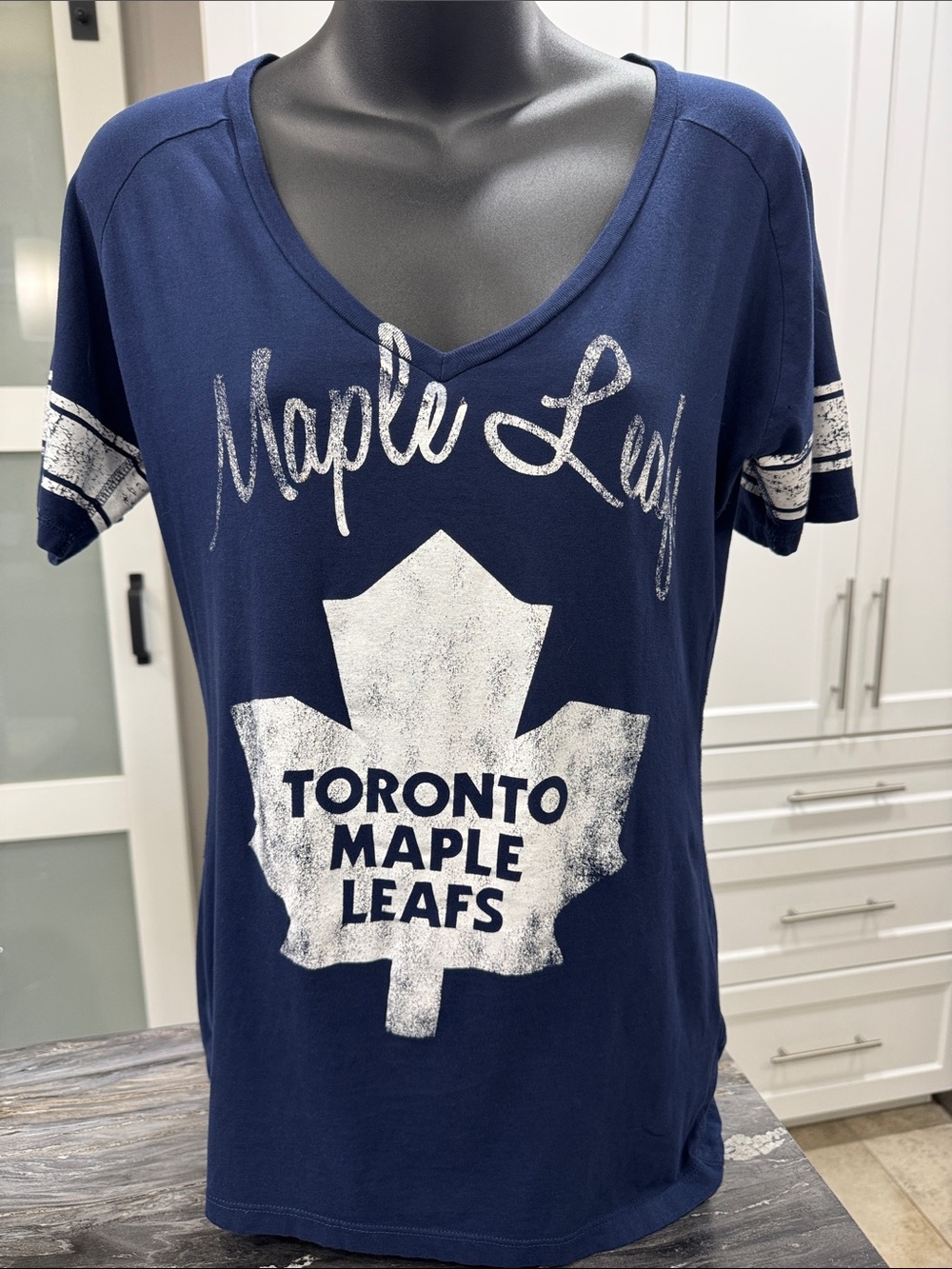NHL Toronto Maple Leafs V-Neck T-Shirt Youth XL/15 – Navy Blue